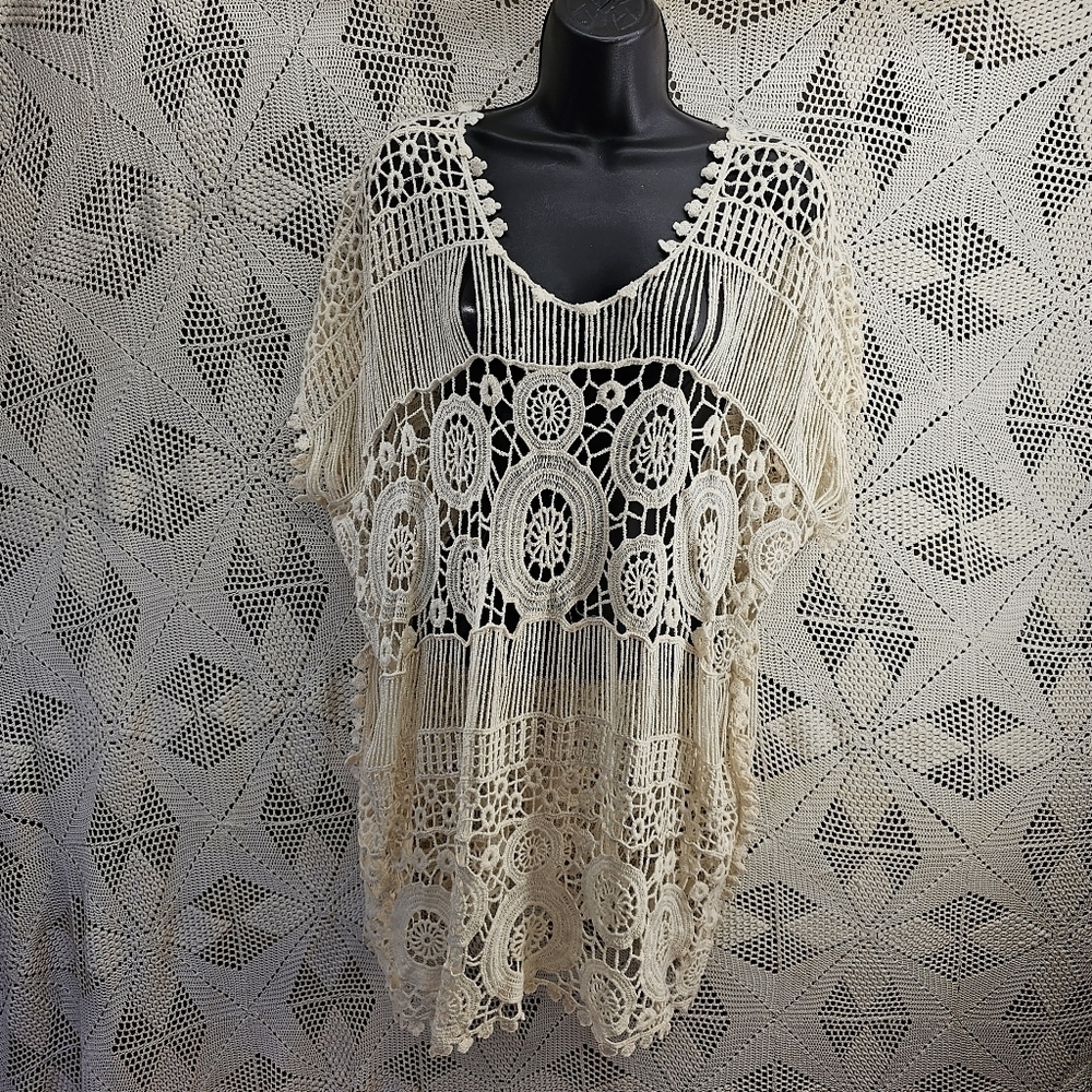 Crochet beige one size top.
